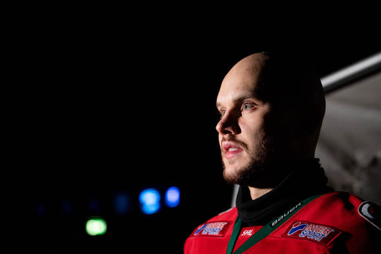 Frölundas Theodor Lennström innan ishockeymatchen i SHL