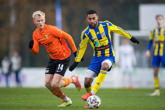 Torns Olof Gullberg och Eskilsminnes Yonathan Getachew