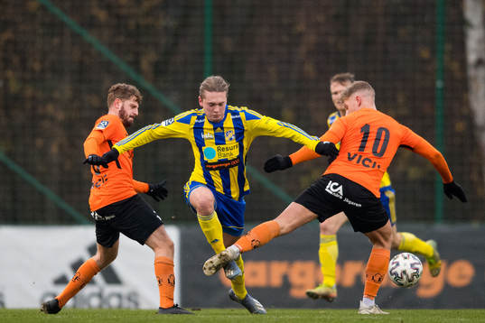 Eskilsminnes Jesper Lundborg mot Torns Rebin Asaad och