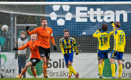 Torns Niklas Nilsson jublar
