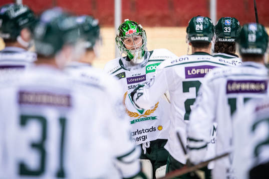 Färjestads målvakt Henrik Haukeland jublar