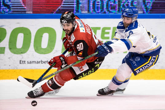 Leksands Oskar Lang och Malmö Redhawks Joe Veleno