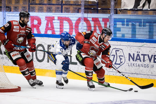 Leksands Oskar Lang och Malmö Redhawks Joe Veleno och