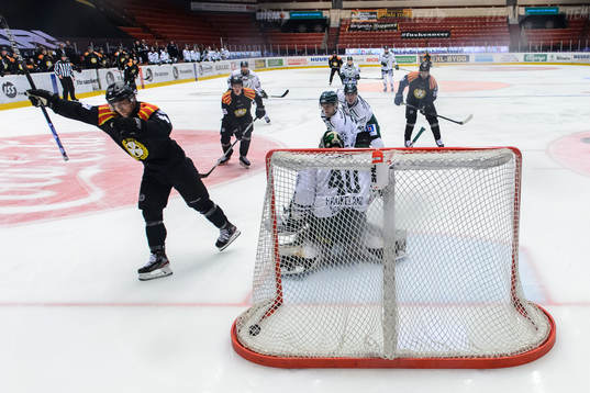 Brynäs Jaedon Descheneau jublar