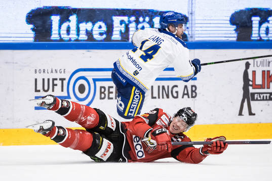 Leksands Oskar Lang och Malmö Redhawks Lars Bryggman