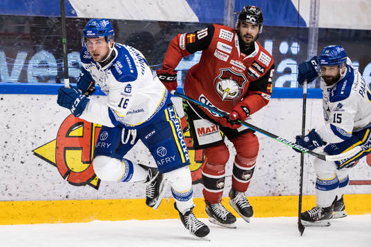 Leksands Daniel Gunnarsson och Malmö Redhawks Joe Veleno