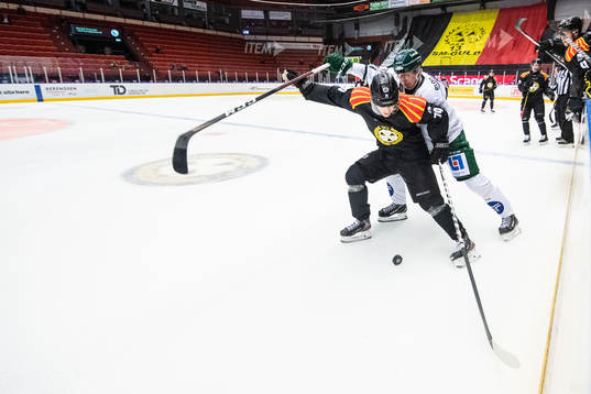 Brynäs Daniel Mannberg och Färjestads Carl Jakobsson
