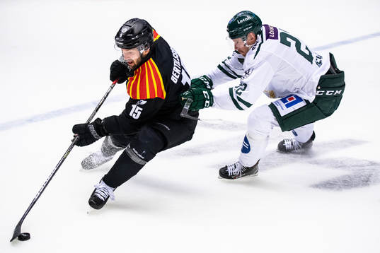 Brynäs Simon Bertilsson och Färjestads Per Åslund