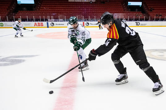 Färjestads Martin Johansson och Brynäs Emil Molin