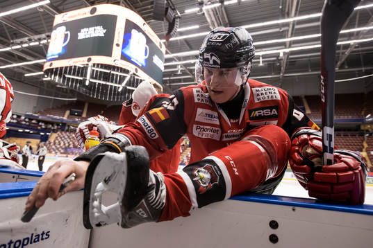 Malmö Redhawks Fredrik Händemark fixar skridskon