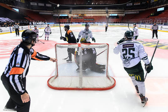 Färjestads Per Åslund jublar med Martin Johansson