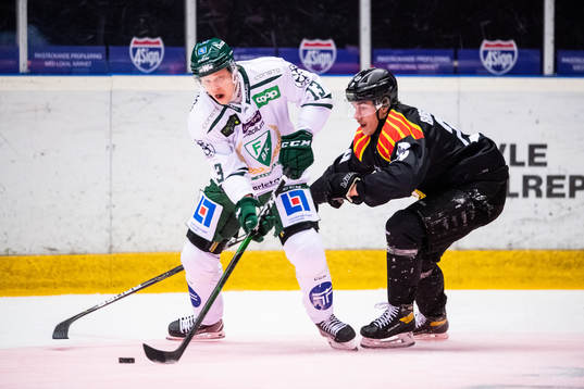 Färjestads Daniel Viksten och Brynäs Oscar Birgersson