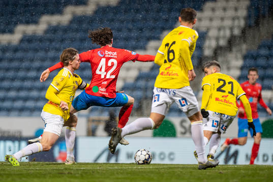 Falkenbergs Grégoire Amiot och Helsingborgs Mikkel Diskerud