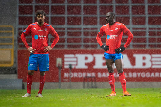 Helsingborgs Joseph Ceesay och Ravy Tsouka-Dozi deppar