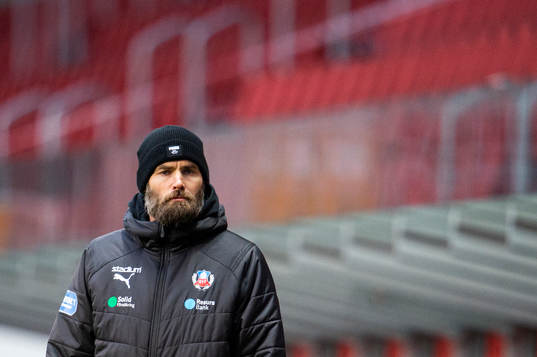 Helsingborgs tränare Olof Mellberg deppar