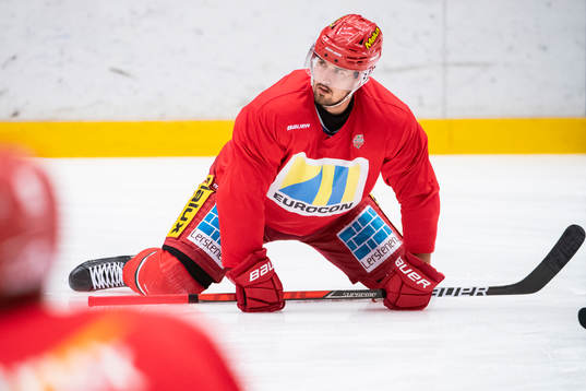 Modos Daniel Sylwander värmer upp