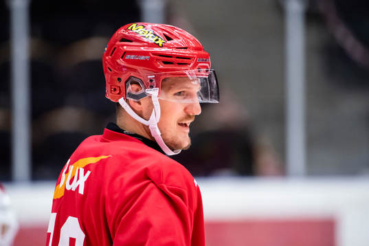 Modos Patrik Karlkvist värmer upp