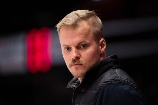 Modos assisterande tränare Emil Svelander