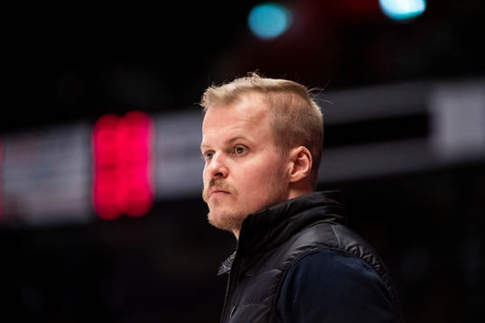 Modos assisterande tränare Emil Svelander