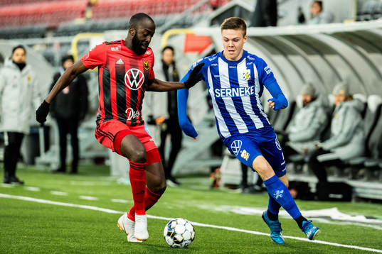 Östersunds Ronald Mukiibi och IFK Göteborg Emil Holm