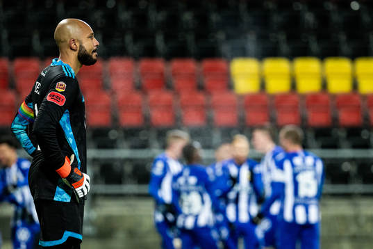 Östersunds målvakt Aly Keita deppar