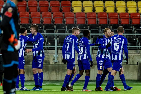 IFK Göteborgs Alexander Farnerud jublar med lagkamrater