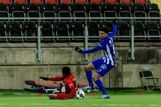 IFK Göteborgs Alexander Jallow och  Östersunds Kalpi