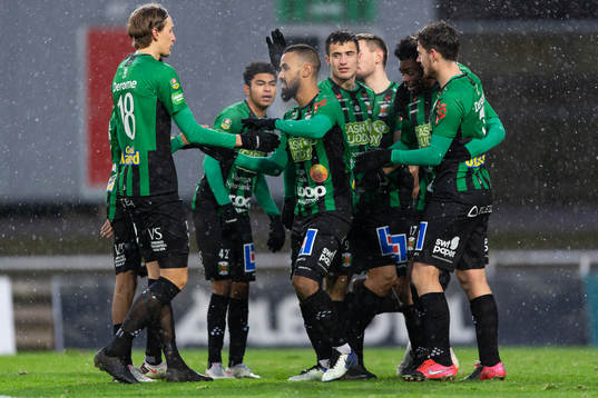 Varbergs Junes Barny jublar med laget