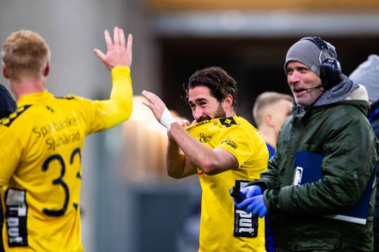 Elfsborgs Frederik Holst jublar med Sivert Nilsen