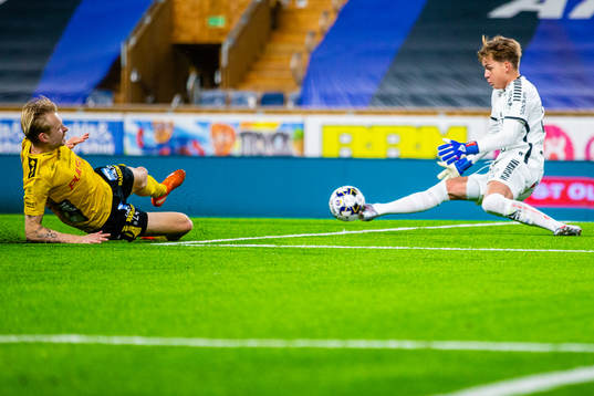 Elfsborgs Johan Larsson med en målchans framför Sirius