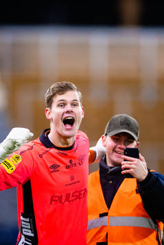 Elfsborgs målvakt Tim Rönning jublar