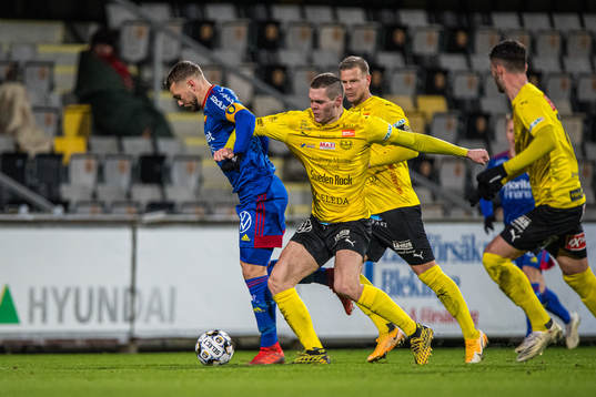 Djurgårdens Jesper Karlström och Mjällbys Jacob