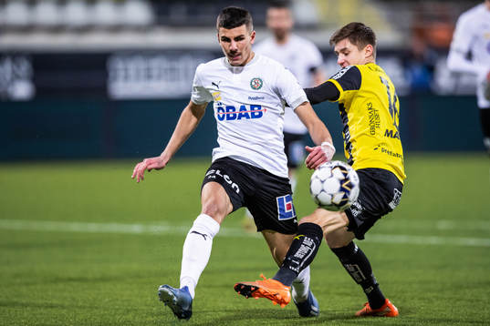 Örebros Hussein Ali och Häckens Leo Bengtsson