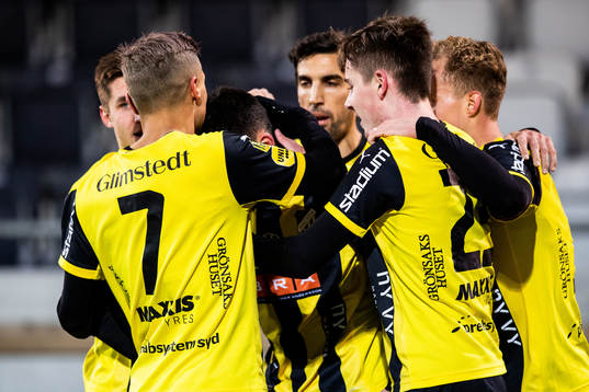 Häckens spelare jublar