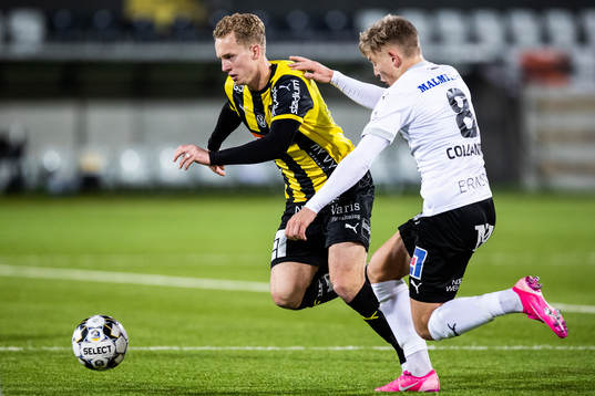Häckens Gustav Berggren och Örebros Dennis Collander