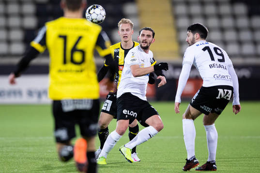 Örebros Agon Mehmeti och Häckens Gustav Berggren
