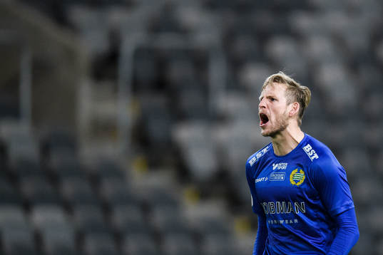 Hammarbys målvakt David Ousted reagerar