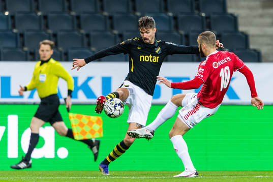 s Mikael Lustig och Kalmars Filip Sachpekidis