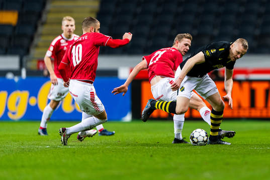 s Kolbeinn Sigthorsson och Kalmars Erik Israelsson
