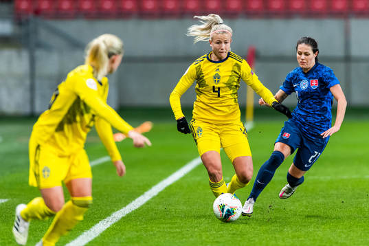 Hanna Glas of Sweden and Martina Šurnovská of Slovakia