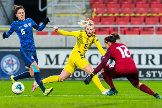 Diana Bartovičová and goalkeeper 12 Maria Korenčiová