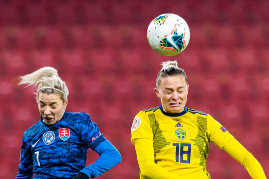 Patricia Fischerová of Slovakia and Fridolina Rolfö of