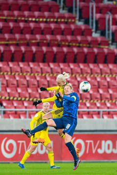 Caroline Seger of Sweden and Dominika Škorvánková of