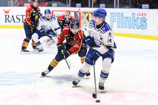 Djurgårdens Bobby Nardella och Leksands Oskar Lang