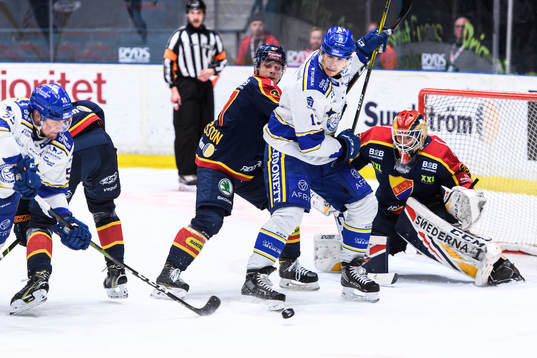 Leksands Jon Knuts mot Djurgårdens målvakt Mantas Armalis