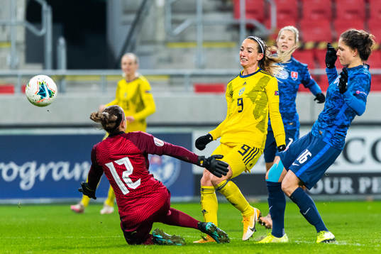 Kosovare Asllani of Sweden against goalkeeper Maria