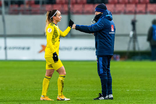 Kosovare Asllani celebrates