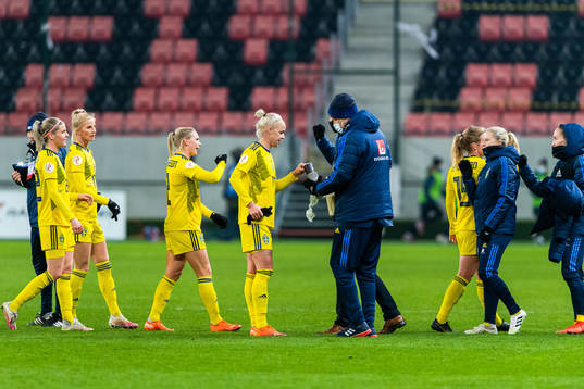 Olivia Schough, Sofia Jakobsson, Jonna Andersson and