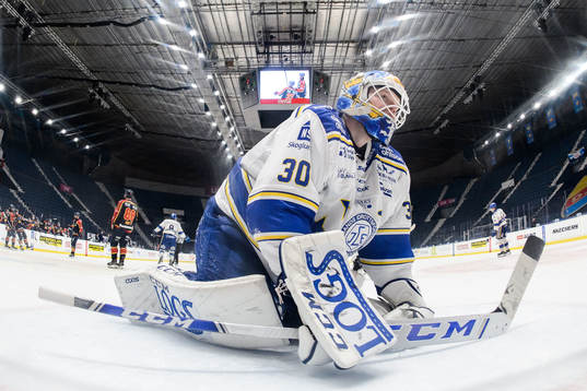 Leksands målvakt Janne Juvonen deppar