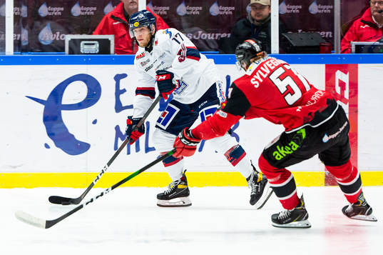 Linköpings Niko Ojamäki och Malmö Redhawks Emil